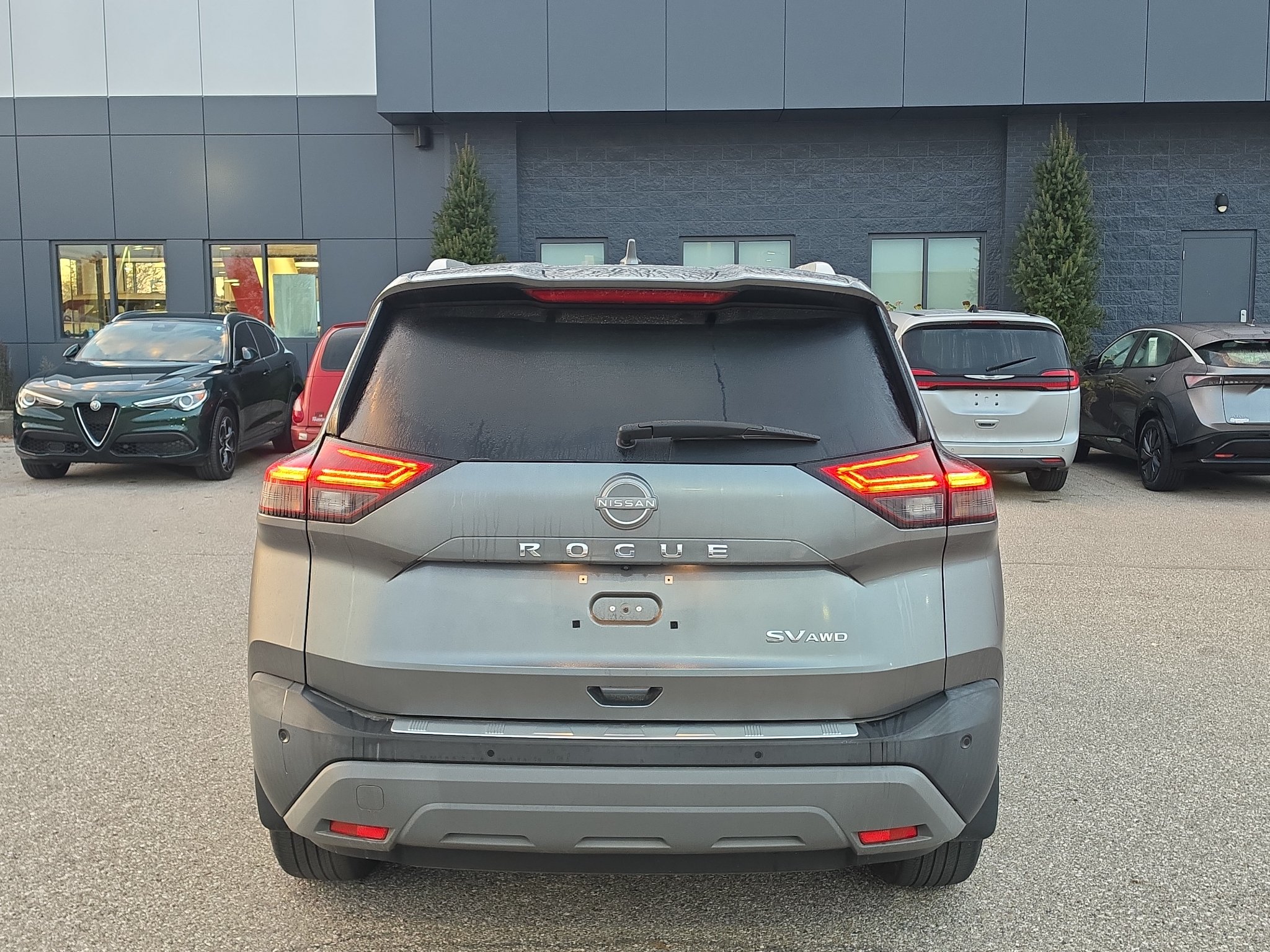 Used 2023 Nissan Rogue SV w/ SV Premium B Package AWD/4WD image 6