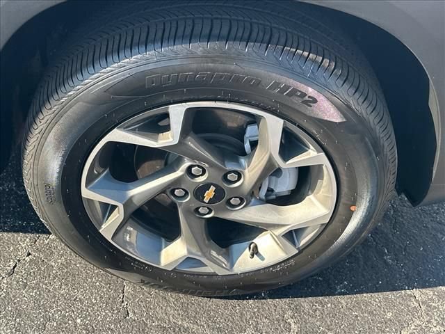 Used 2025 Chevrolet Trax LT w/ Driver Confidence Package FWD image 32