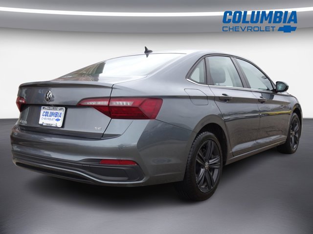 Used 2022 Volkswagen Jetta SE image 3