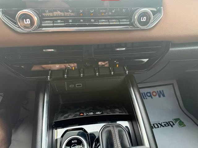 Certified 2024 GMC Canyon AT4 w/ AT4 Premium Package AWD/4WD image 37