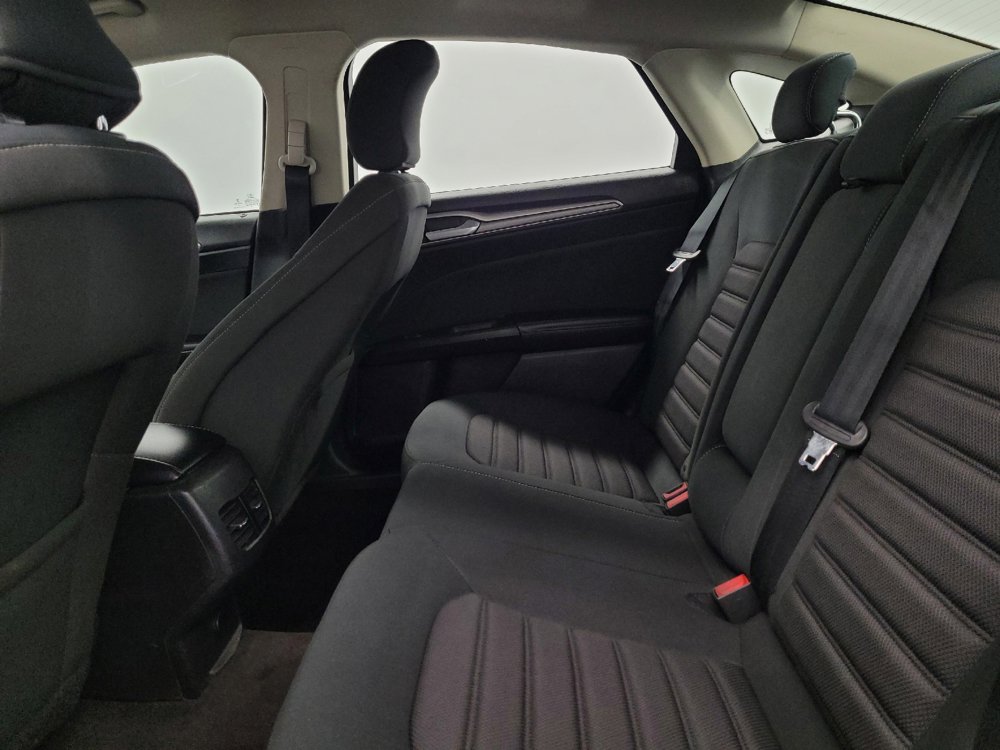 Used 2019 Ford Fusion SE FWD image 18