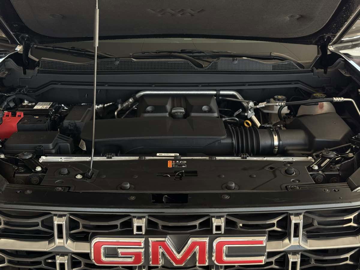 Used 2025 GMC Canyon AT4 w/ Technology Plus Package image 15