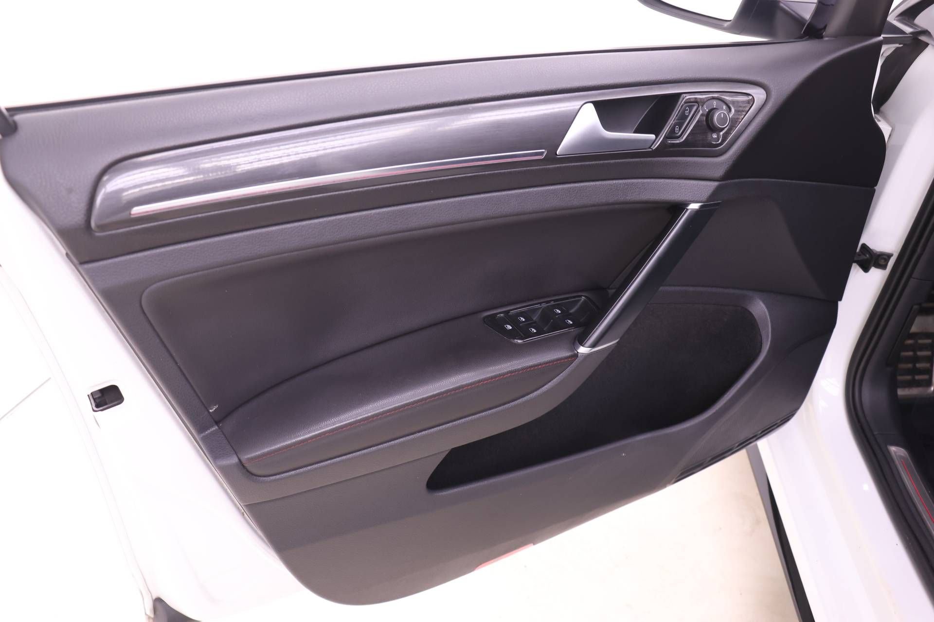 Used 2019 Volkswagen GTI SE image 8