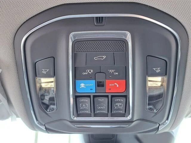 Used 2023 Jeep Grand Cherokee Limited RWD image 23