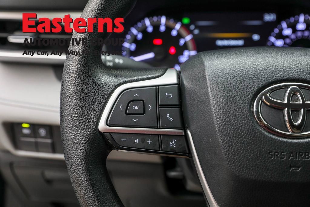 Used 2023 Toyota Highlander L image 14