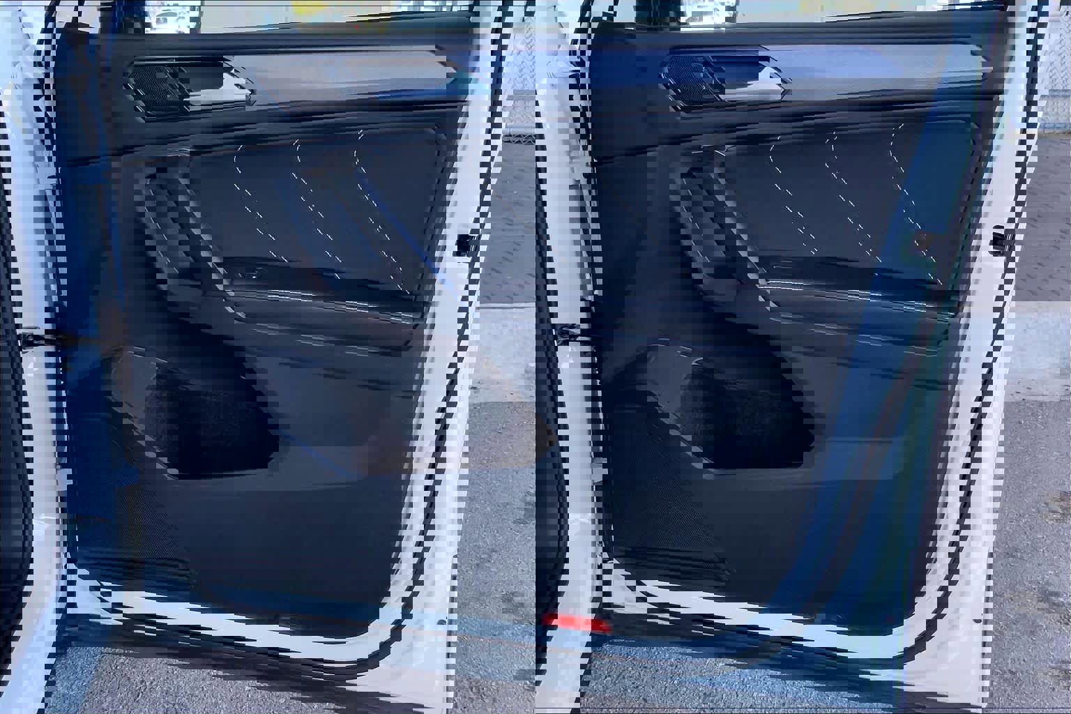 Used 2022 Volkswagen Tiguan SE image 23