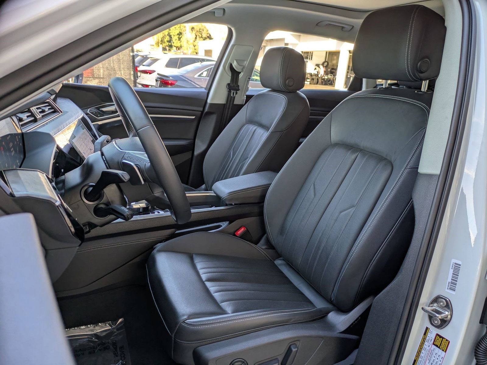 Used 2024 Audi Q8 e-tron Premium Plus image 29