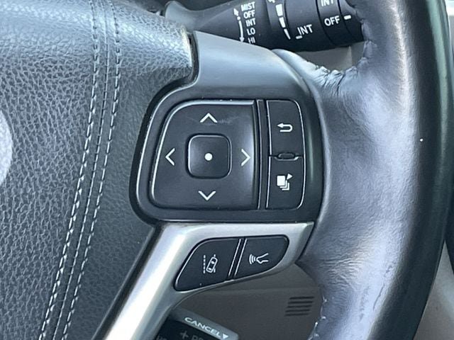 Used 2017 Toyota Highlander Limited FWD image 13