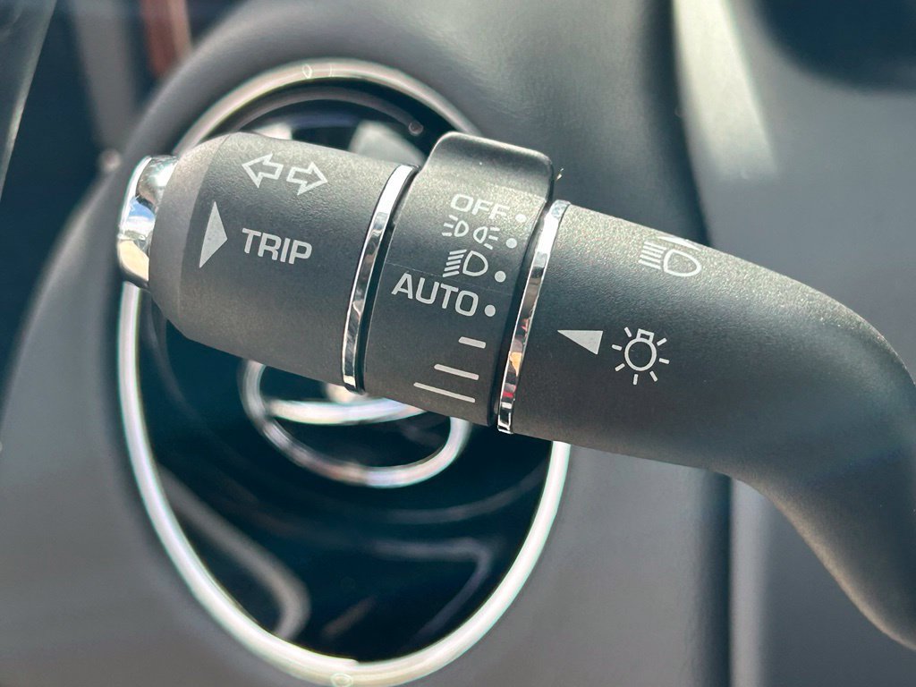 Used 2018 Jaguar XJ R-Sport RWD image 25