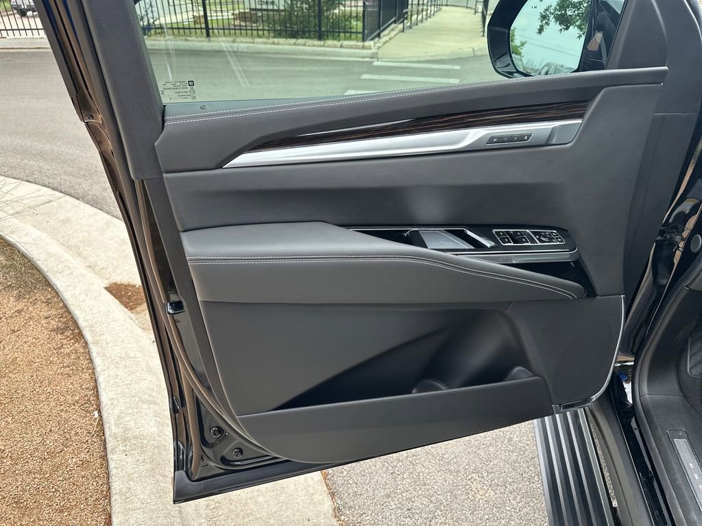 New 2026 Cadillac Escalade ESV Luxury AWD/4WD image 19