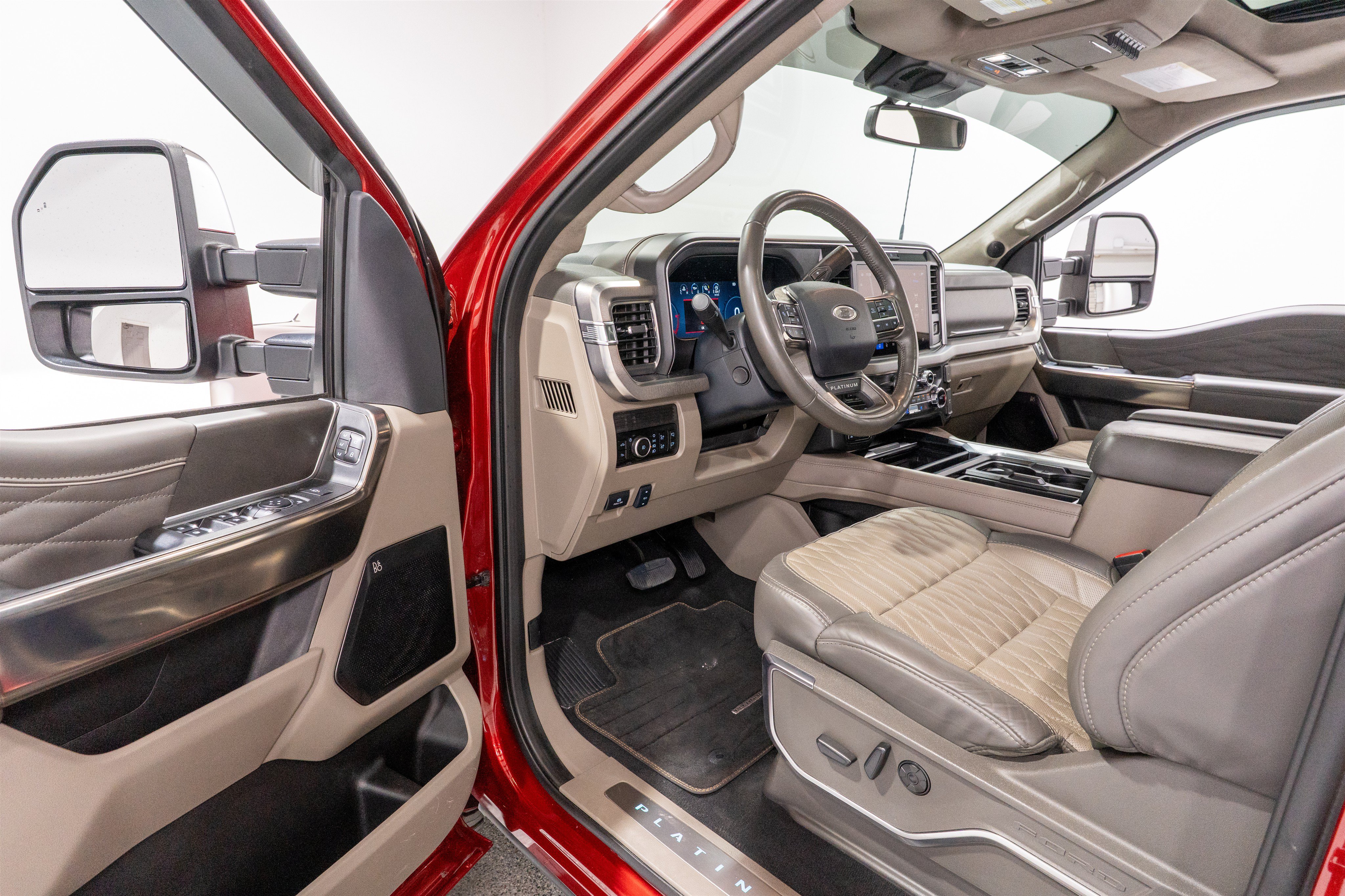 Used 2025 Ford F250 Platinum w/ Platinum Plus Package AWD/4WD image 14