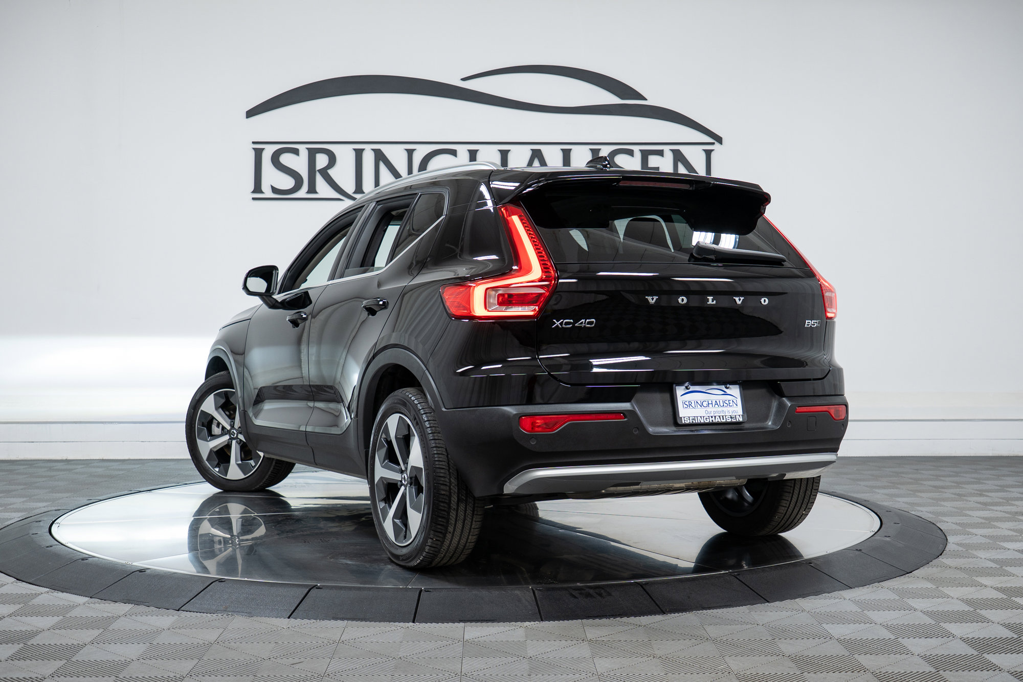 Used 2023 Volvo XC40 B5 Plus w/ Protection Package Premier image 28