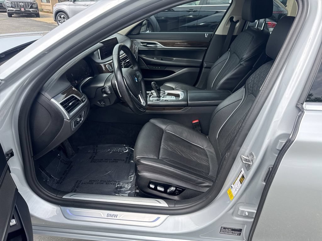 Used 2020 BMW 740i RWD image 17