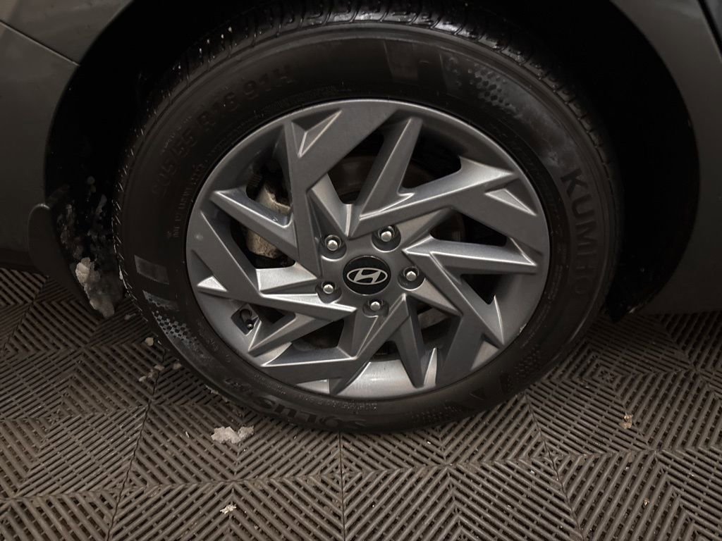 Used 2024 Hyundai Elantra SEL image 24