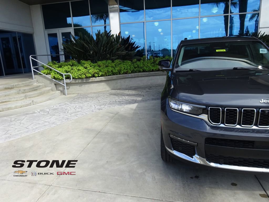 Used 2023 Jeep Grand Cherokee L Limited w/ Luxury Tech Group II image 33