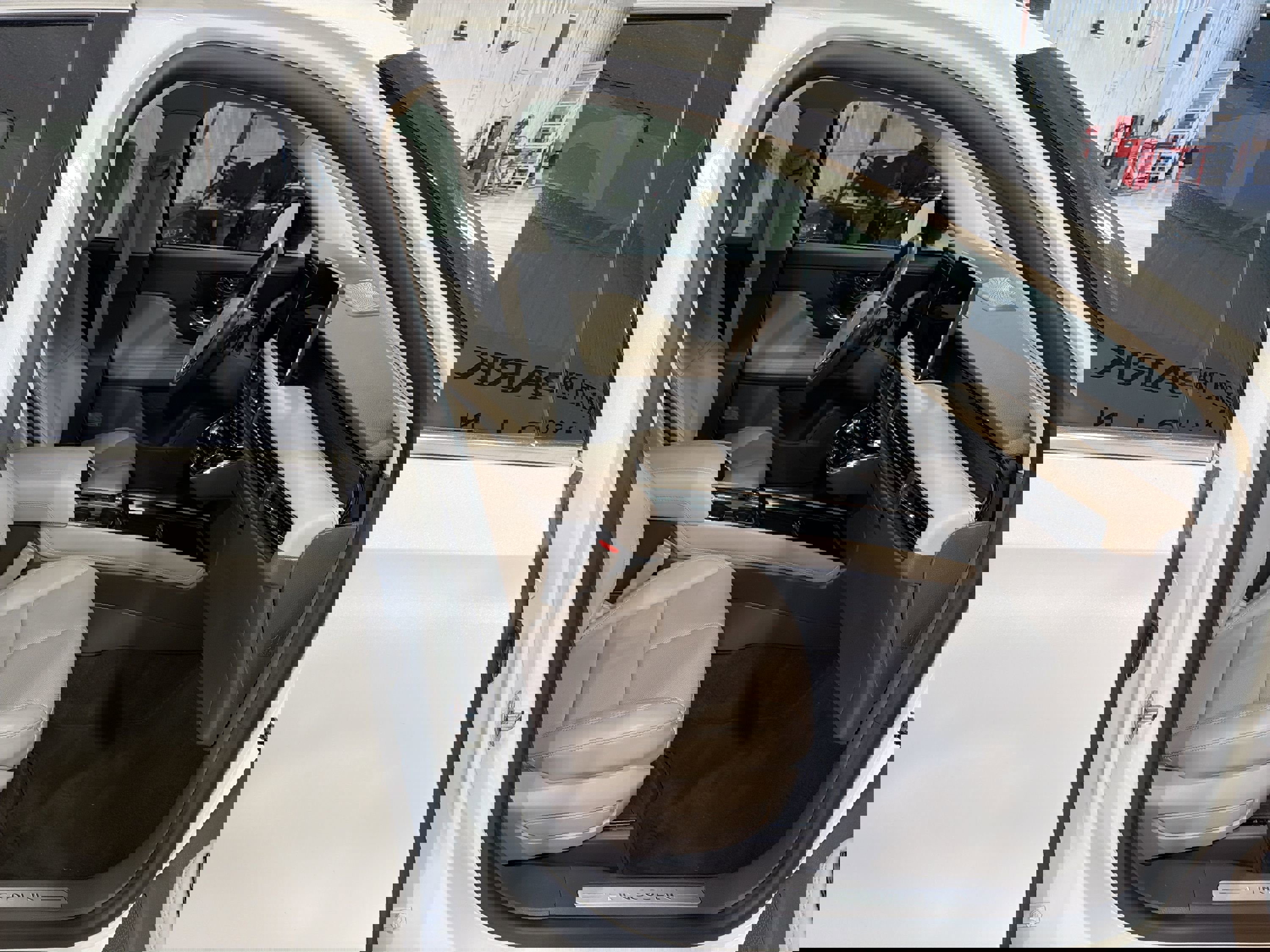 Used 2024 Lincoln Corsair Reserve image 28