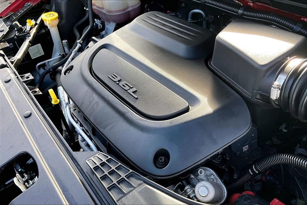 Used 2024 Chrysler Pacifica Touring-L image 31