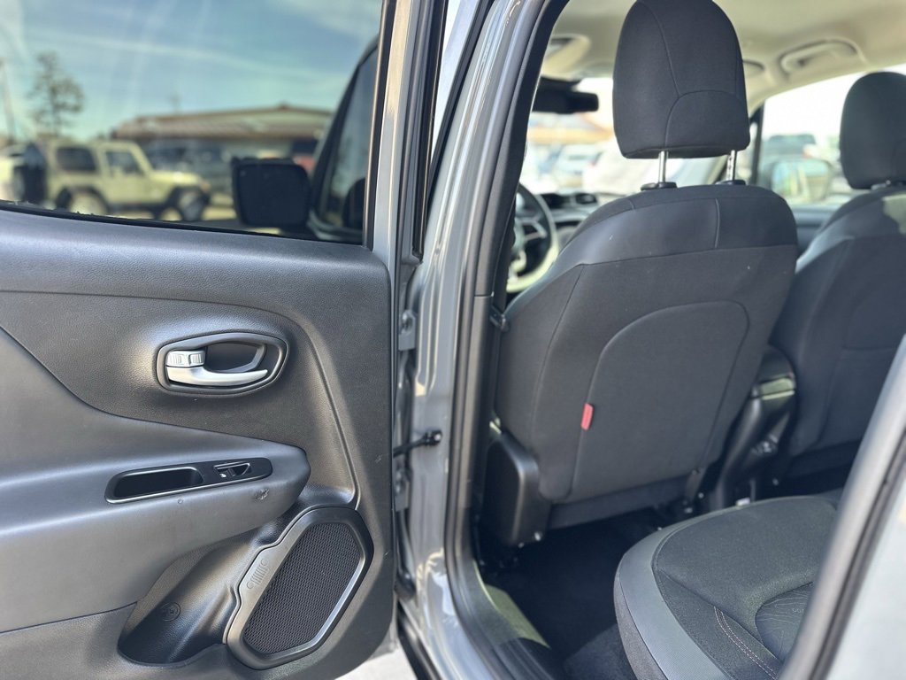 Used 2020 Jeep Renegade Trailhawk w/ UConnect 8.4 Nav Group image 12