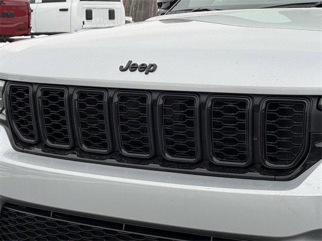 New 2025 Jeep Grand Cherokee Limited w/ Trailer Tow Package image 38