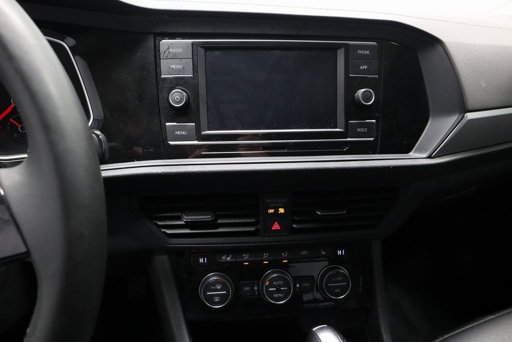 Used 2021 Volkswagen Jetta SE w/ SE Cold Weather Package image 2