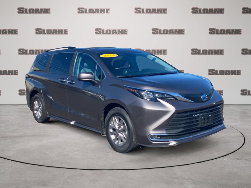 Used 2024 Toyota Sienna XLE FWD image 7