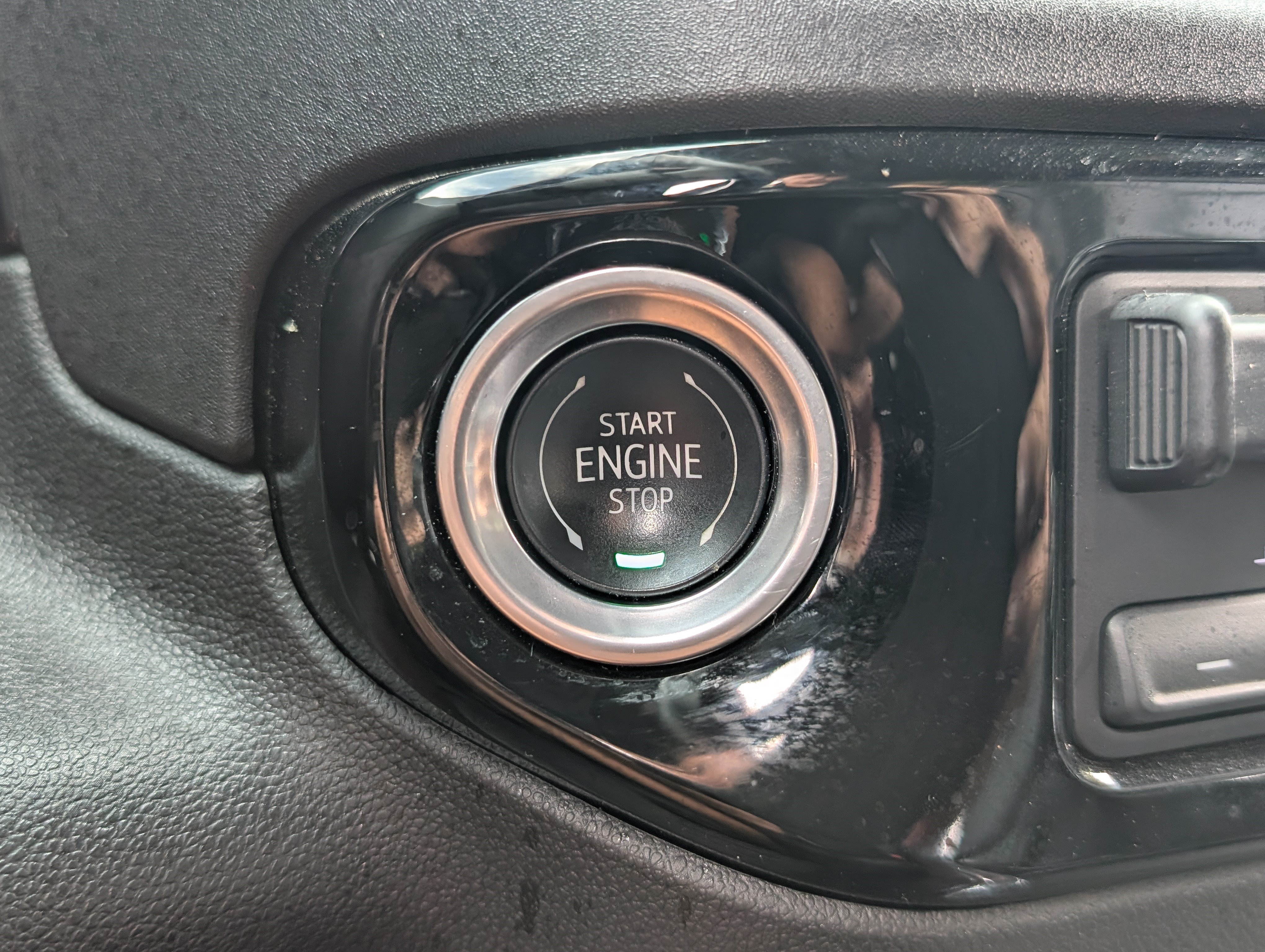 Used 2024 Chevrolet Silverado 1500 LTZ AWD/4WD image 34