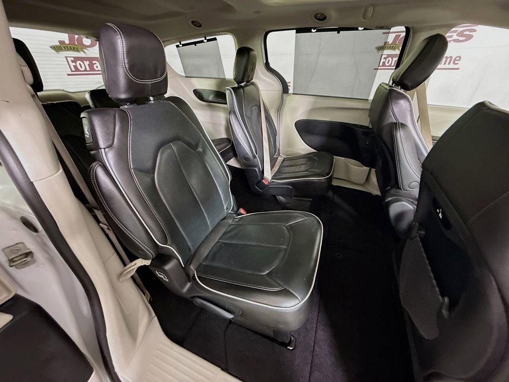 Used 2022 Chrysler Pacifica Limited FWD image 35