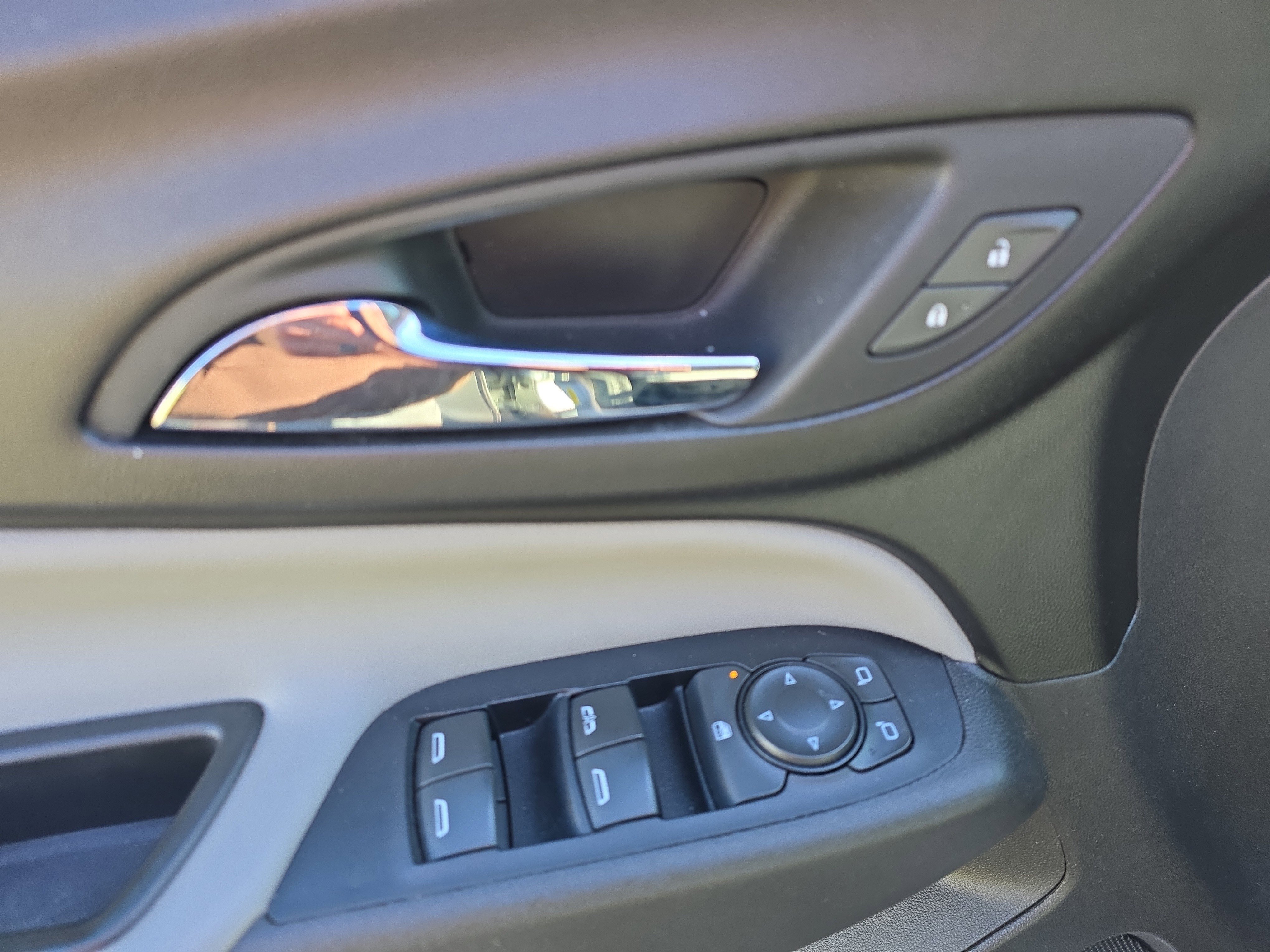 Used 2019 Chevrolet Equinox LS w/ LS Convenience Package AWD/4WD image 17