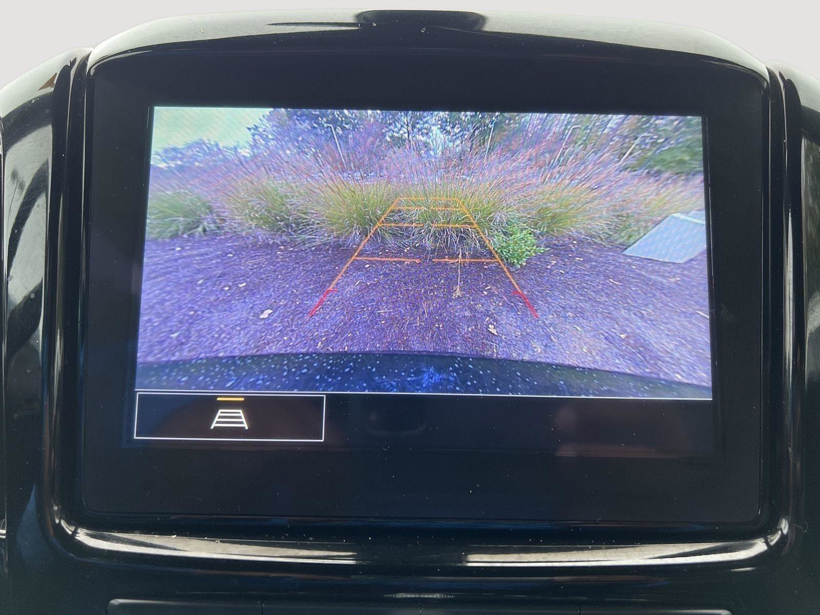 Used 2023 Chevrolet Traverse LT image 19