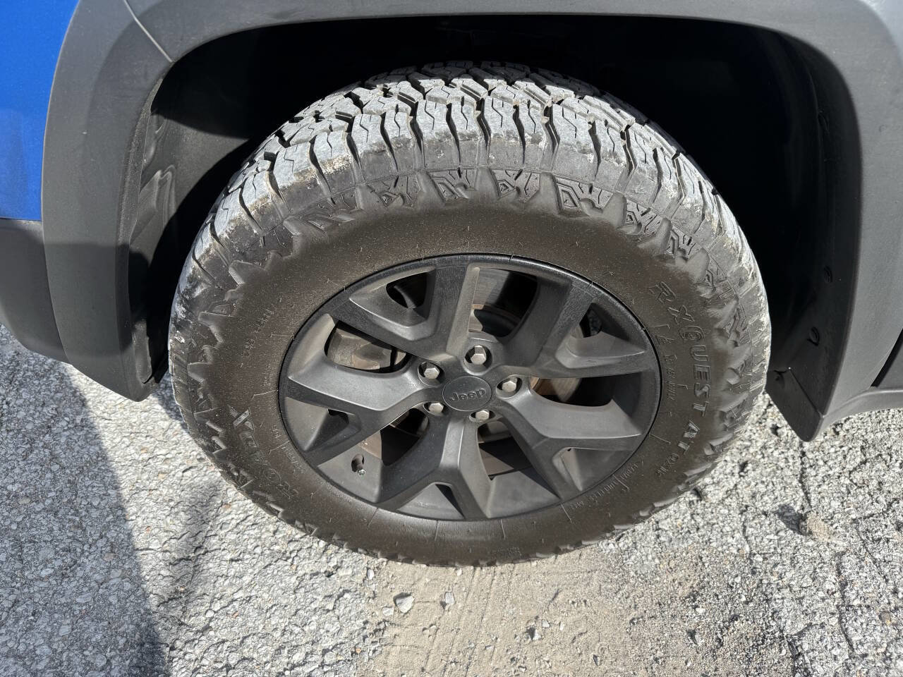 Used 2017 Jeep Cherokee Trailhawk w/ Cold Weather Group image 9