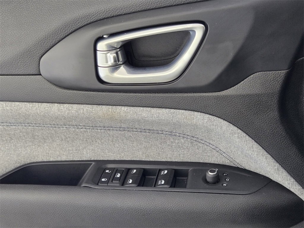 Used 2024 Jeep Compass Sport image 27