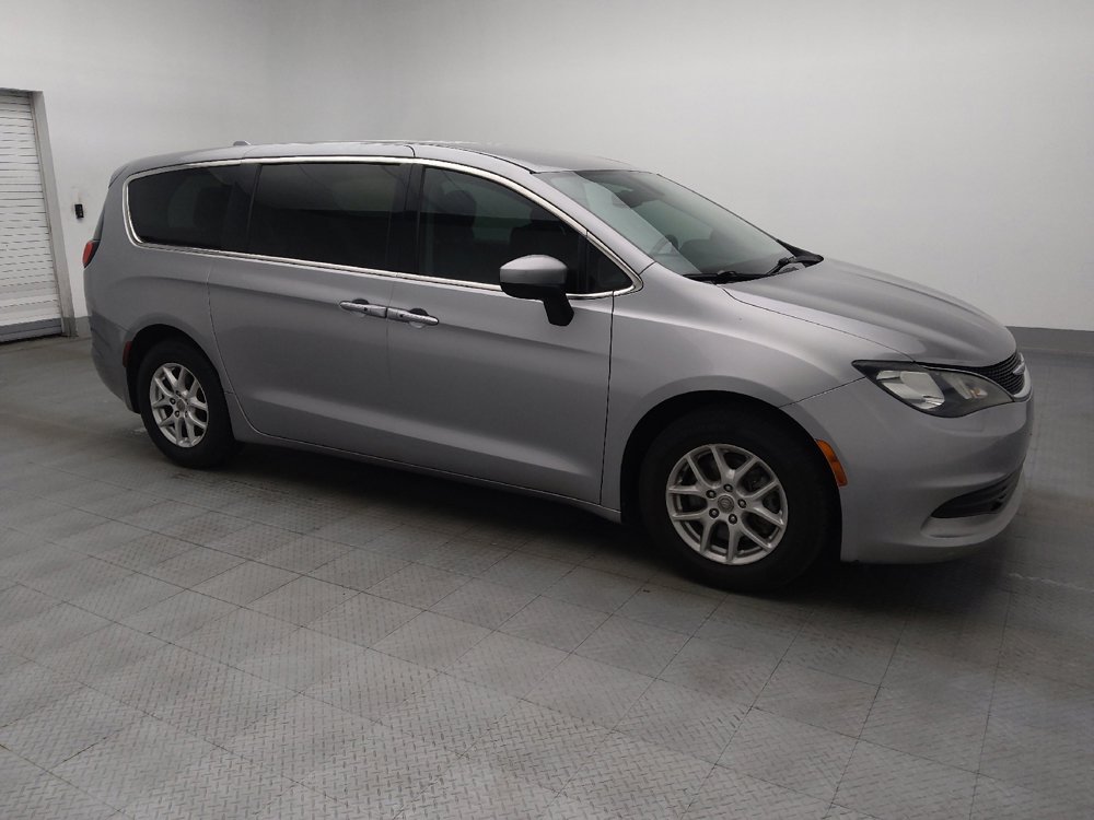 Used 2017 Chrysler Pacifica Touring FWD image 11