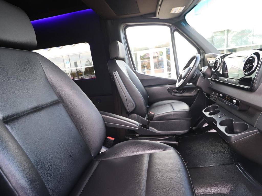 Used 2022 Mercedes-Benz Sprinter 4500 w/ Parking Package image 9