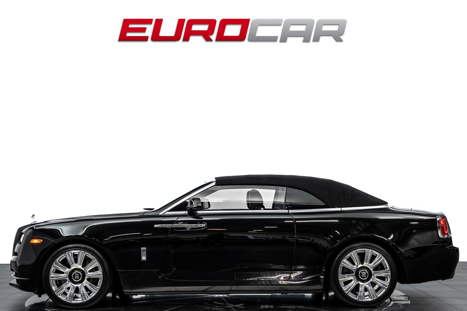 Used 2017 Rolls-Royce Dawn RWD image 3