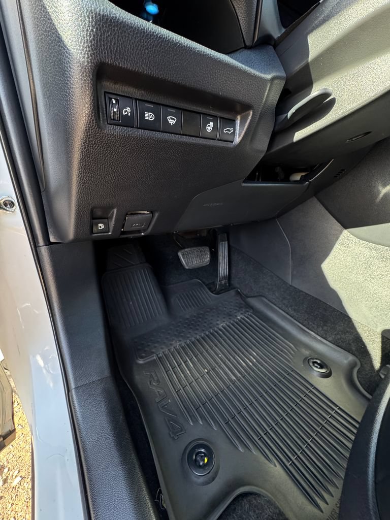 Used 2021 Toyota RAV4 XSE AWD/4WD image 16