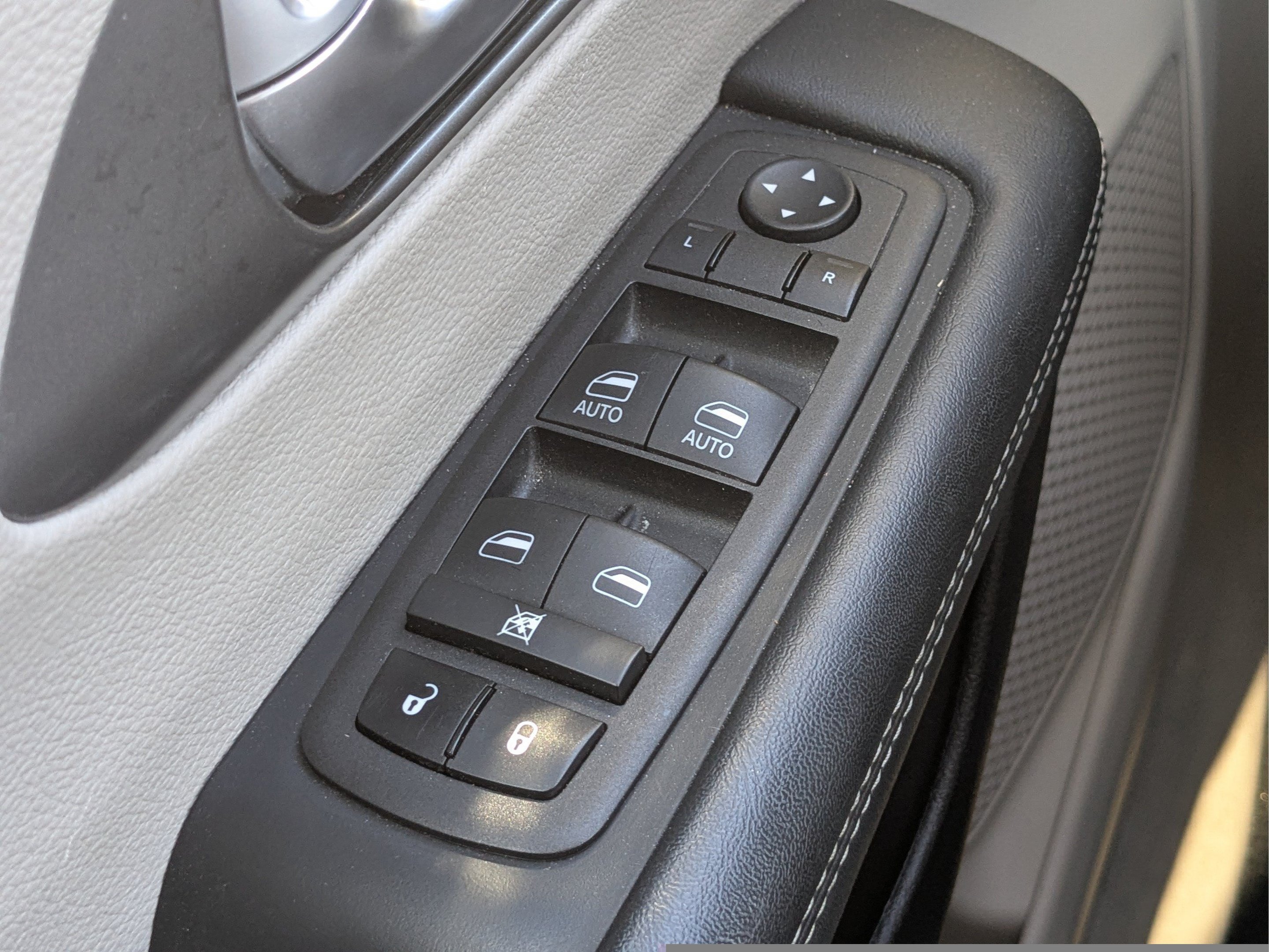 Used 2023 Chrysler Pacifica Touring-L FWD image 30