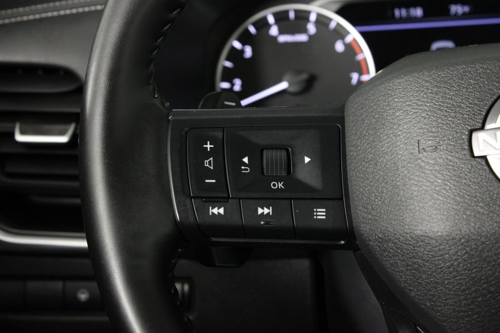 Used 2025 Nissan Rogue SV image 26