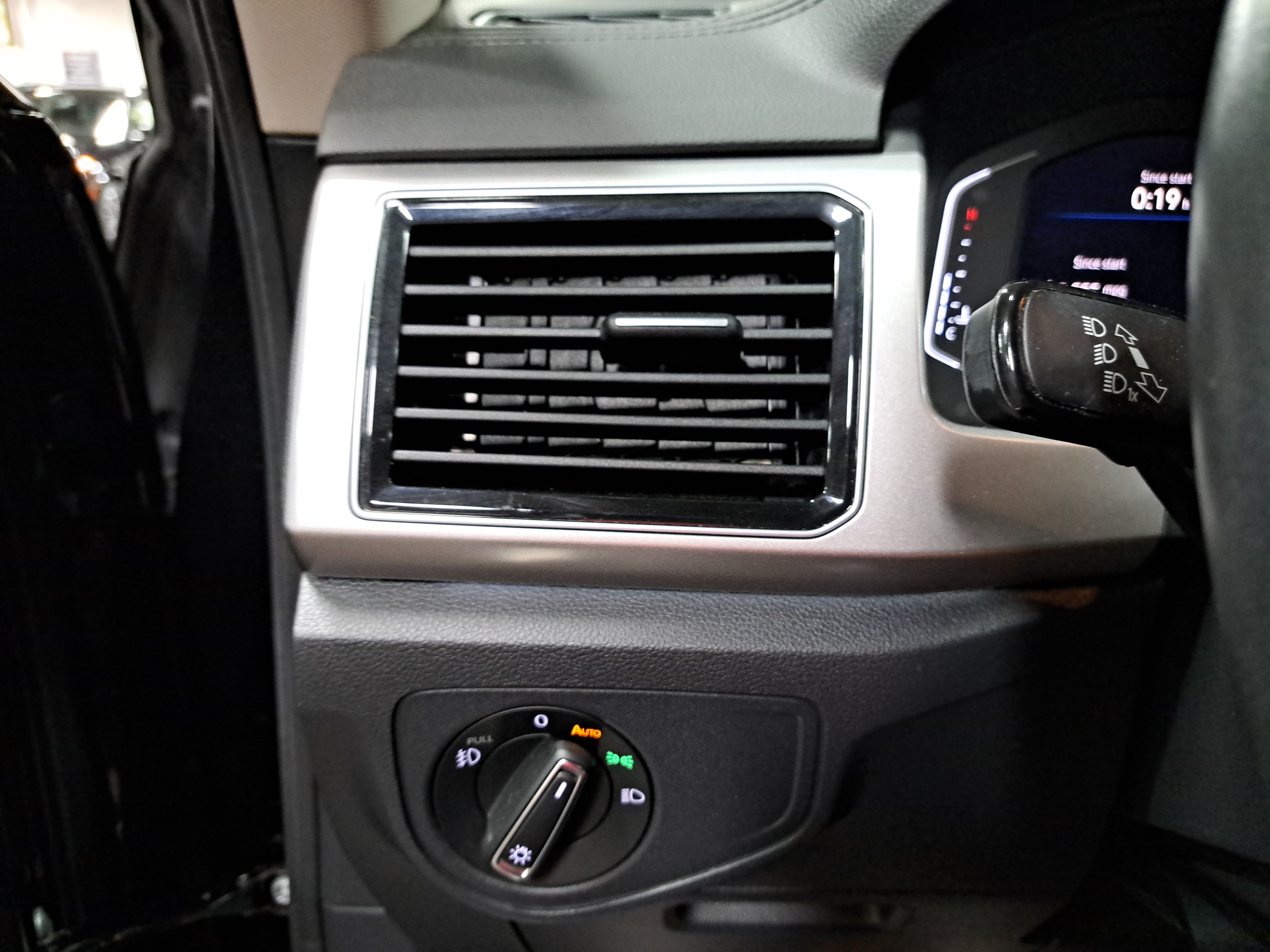 Used 2019 Volkswagen Atlas SEL Premium AWD/4WD image 26