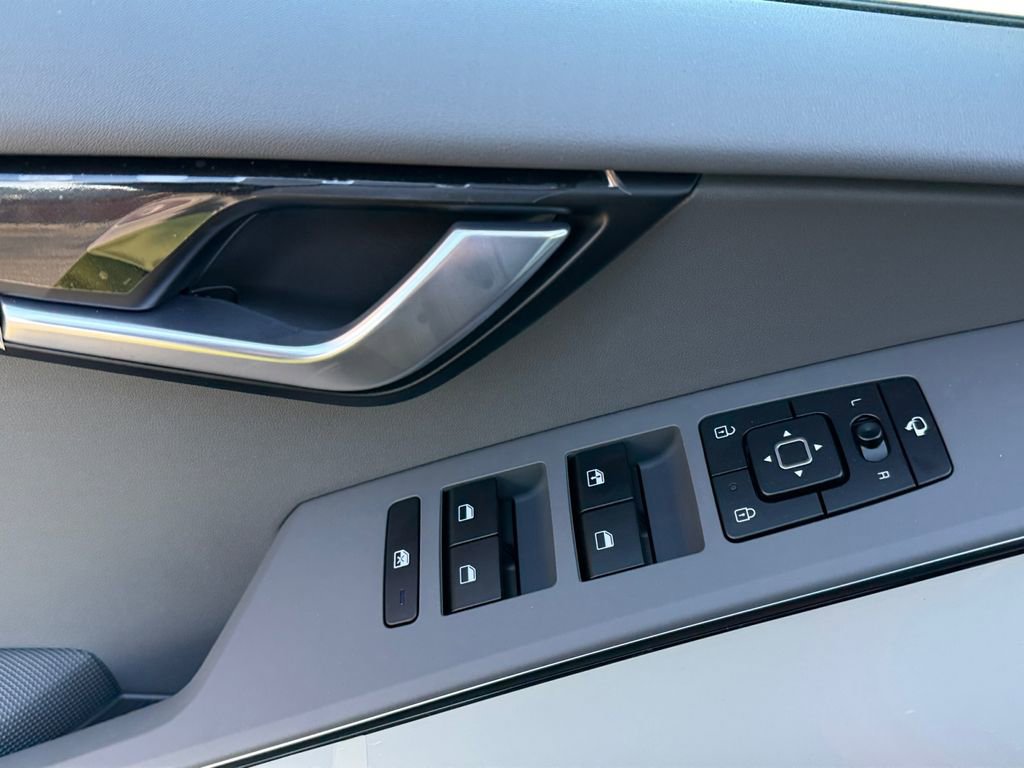 New 2025 Kia Niro EX Touring image 11