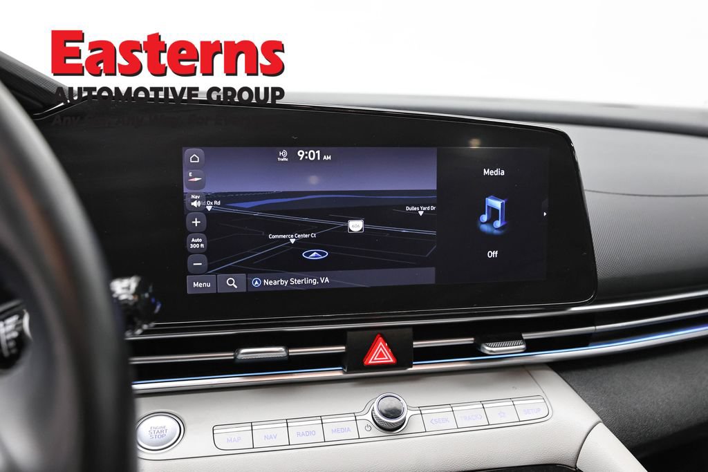 Used 2023 Hyundai Elantra Limited w/ Preferred Accessory Package FWD image 19