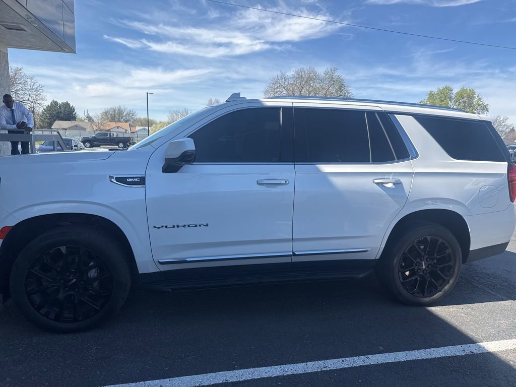 Used 2022 GMC Yukon SLT w/ SLT Premium Package image 4