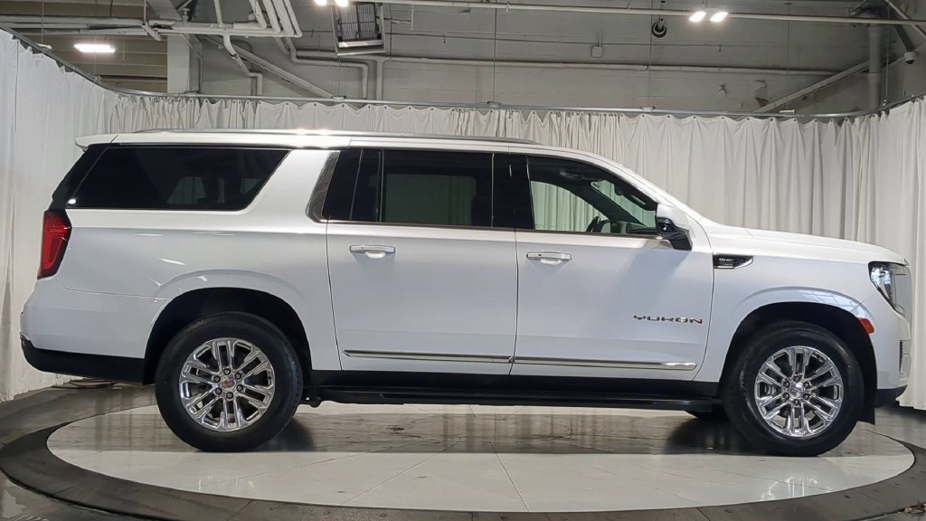 Used 2024 GMC Yukon XL SLT w/ SLT Luxury Package AWD/4WD image 9