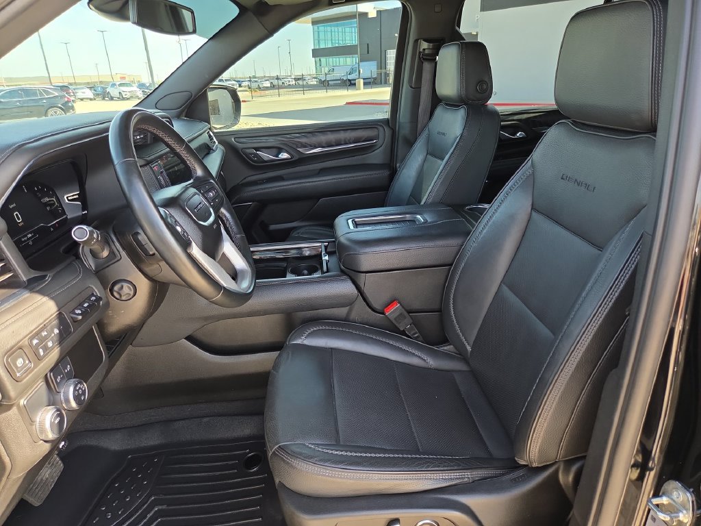 Used 2023 GMC Yukon Denali RWD image 16