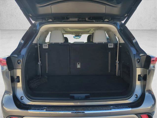 Used 2023 Toyota Highlander Platinum FWD image 25