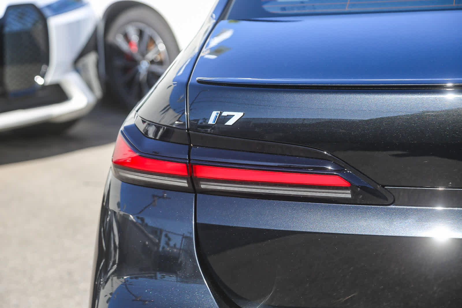 Used 2025 BMW i7 eDrive50 w/ M Sport Package image 7