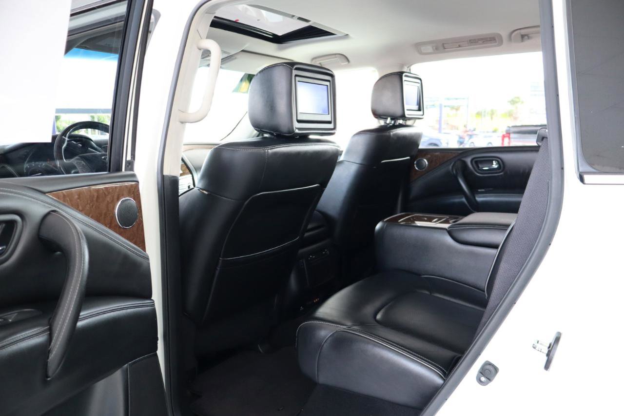 Used 2017 INFINITI QX80 4WD w/ Driver Assistance Package image 32
