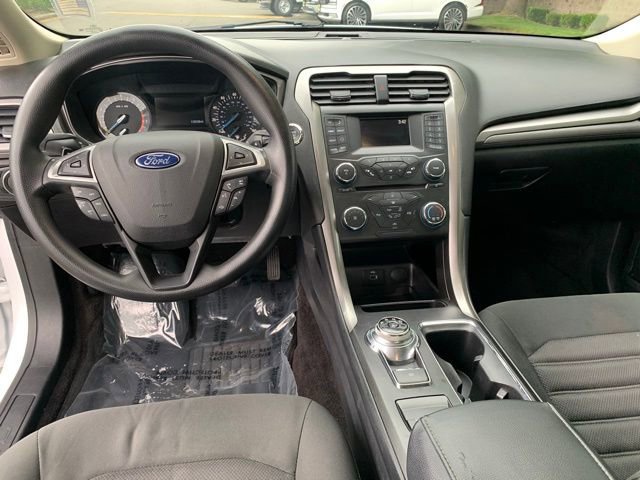 Used 2017 Ford Fusion SE FWD image 14