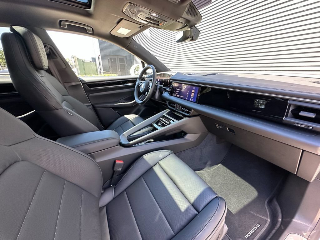 Used 2026 Porsche Macan Electric RWD image 40