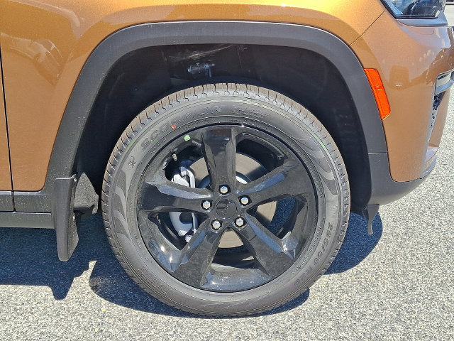 New 2026 Jeep Grand Cherokee Limited w/ Limited Altitude Package AWD/4WD image 6