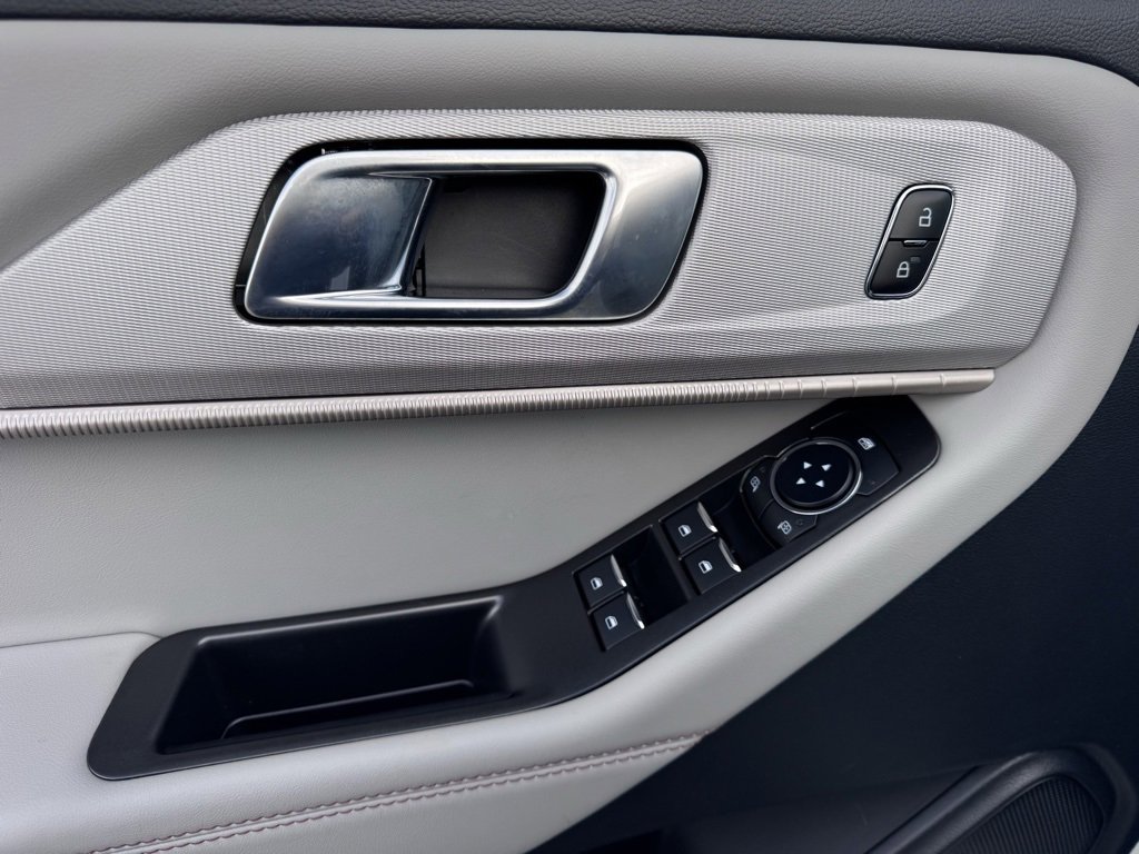 Used 2025 Ford Explorer Active w/ Active Comfort Package image 22